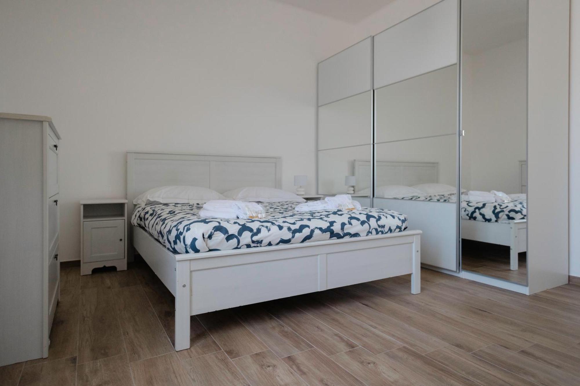Sunrise Waterfront - Central Apartment With Sea View Balcony - Molfetta Exteriér fotografie